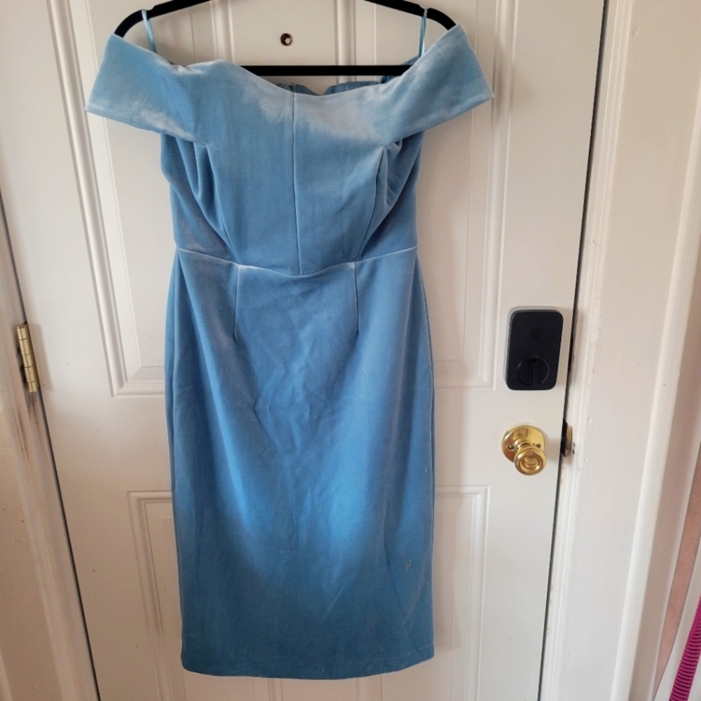 Off shoulder velvet Eva Mendez dress